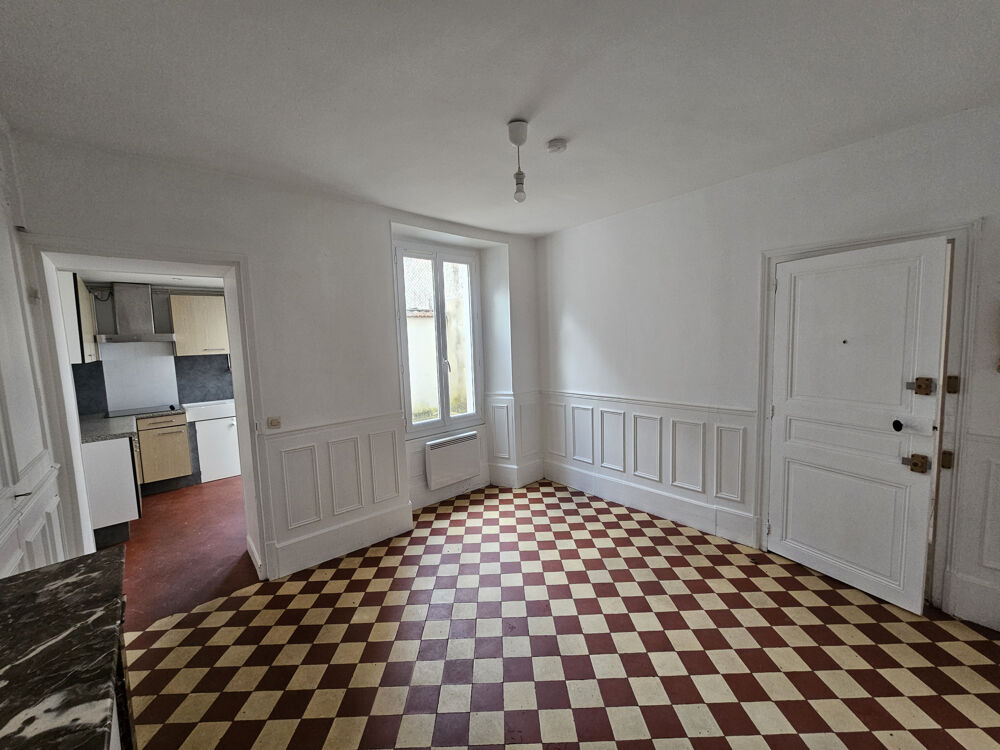 APPARTEMENT F2 - AUNEAU CENTRE