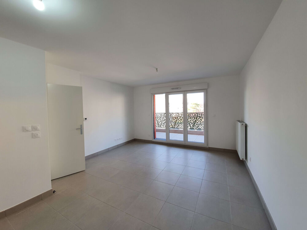 APPARTEMENT F2, PARKING COUVERT - LUCE