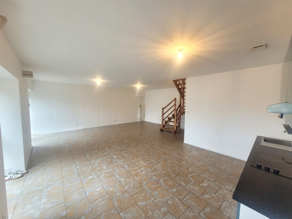 MAISON 3 CHAMBRES AVEC COUR - EQUILLEMONT