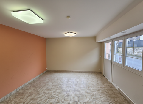   LOCAL COMMERCIAL 45m2 - AUNEAU PROCHE 