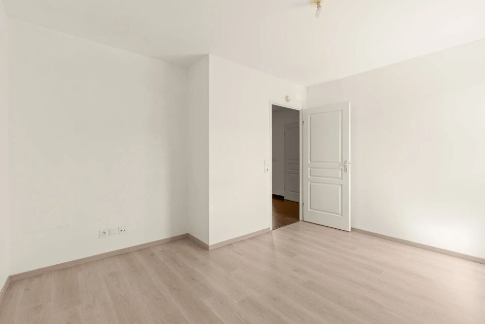 Vente Appartement APPARTEMENT T2 AVEC BALCON ET STATIONNEMENT Meyzieu
