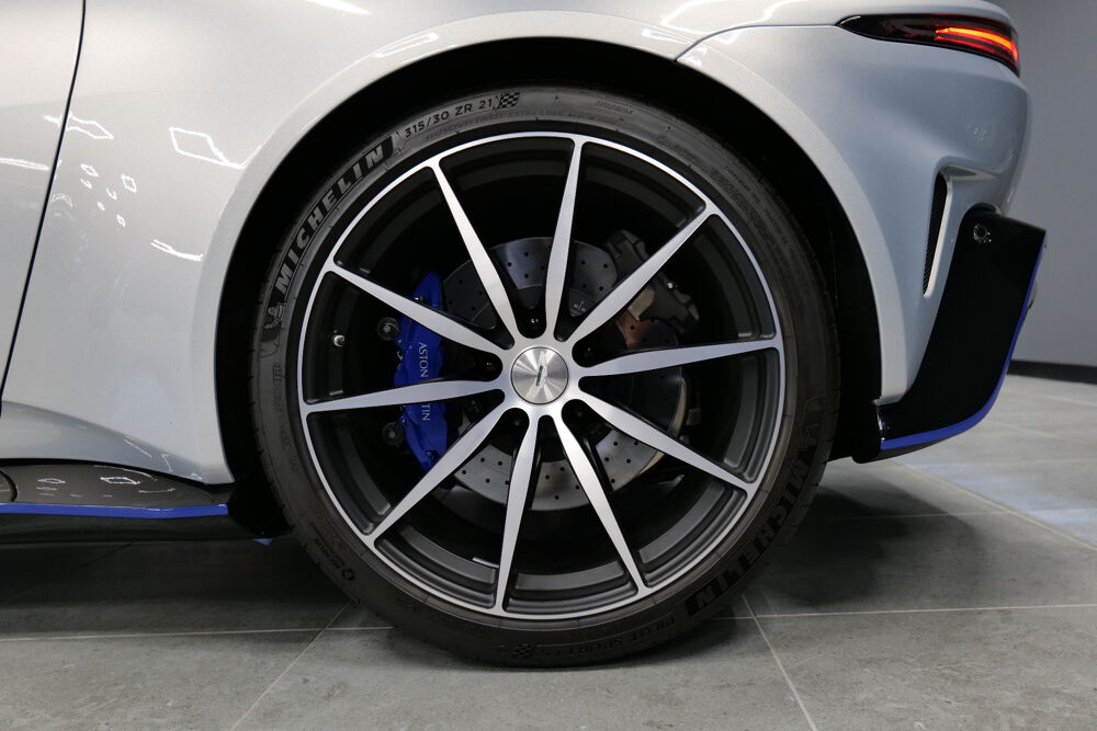 Vantage V12 VANTAGE ROADSTER 54 OF 254 FULL OPTIONS / CARBONE / SIEG 2023 occasion 69008 LYON 8EME