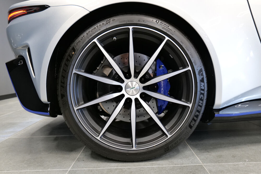 Vantage V12 VANTAGE ROADSTER 54 OF 254 FULL OPTIONS / CARBONE / SIEG 2023 occasion 69008 LYON 8EME