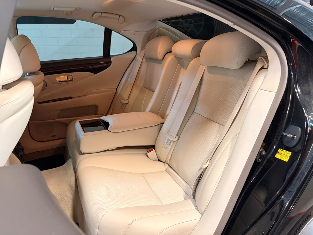 LS V8 380ch BVA-Pack Executive - Superbe &eacute;tat- CARPLAY- toit ou 2008 occasion 44470 Carquefou