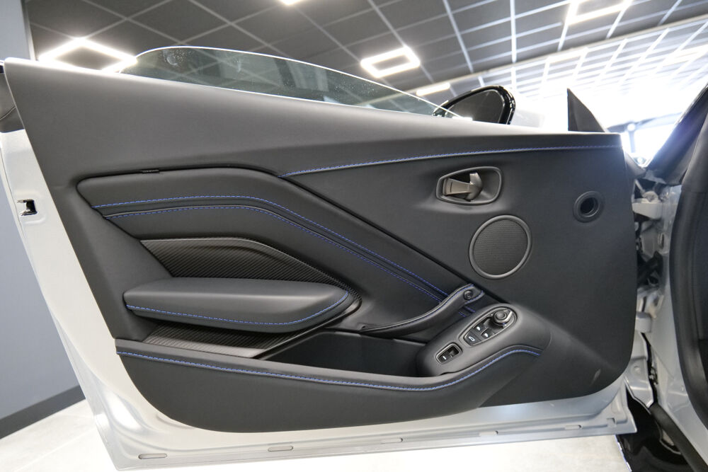 Vantage V12 VANTAGE ROADSTER 54 OF 254 FULL OPTIONS / CARBONE / SIEG 2023 occasion 69008 LYON 8EME