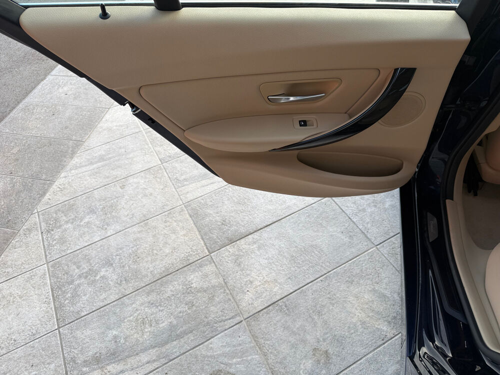 S&eacute;rie 3 318d xDrive 143 ch Luxury + Toit Ouvrant 2015 occasion 50300 MARCEY-LES-GREVES