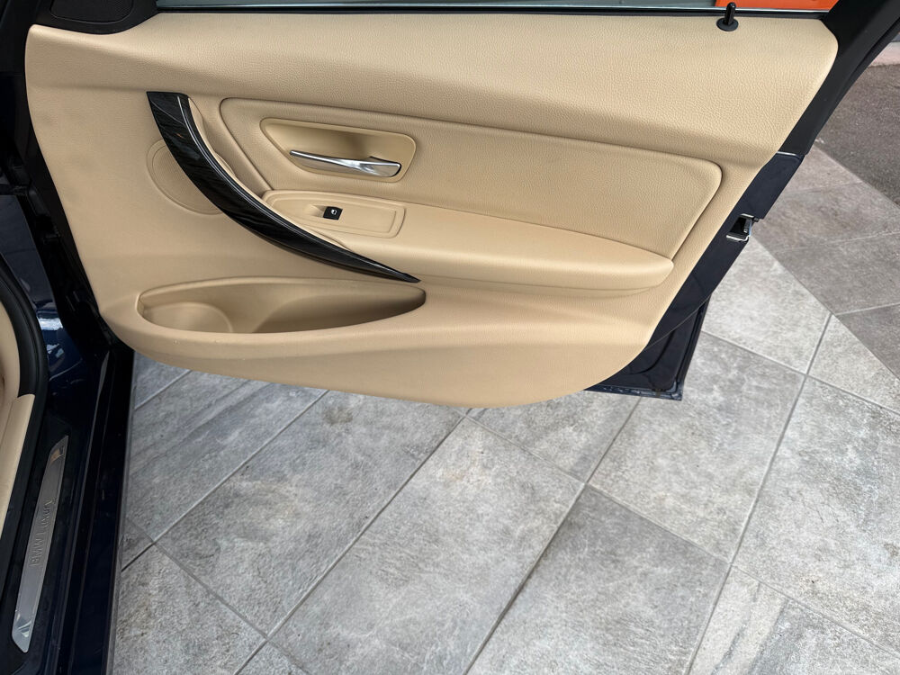 S&eacute;rie 3 318d xDrive 143 ch Luxury + Toit Ouvrant 2015 occasion 50300 MARCEY-LES-GREVES