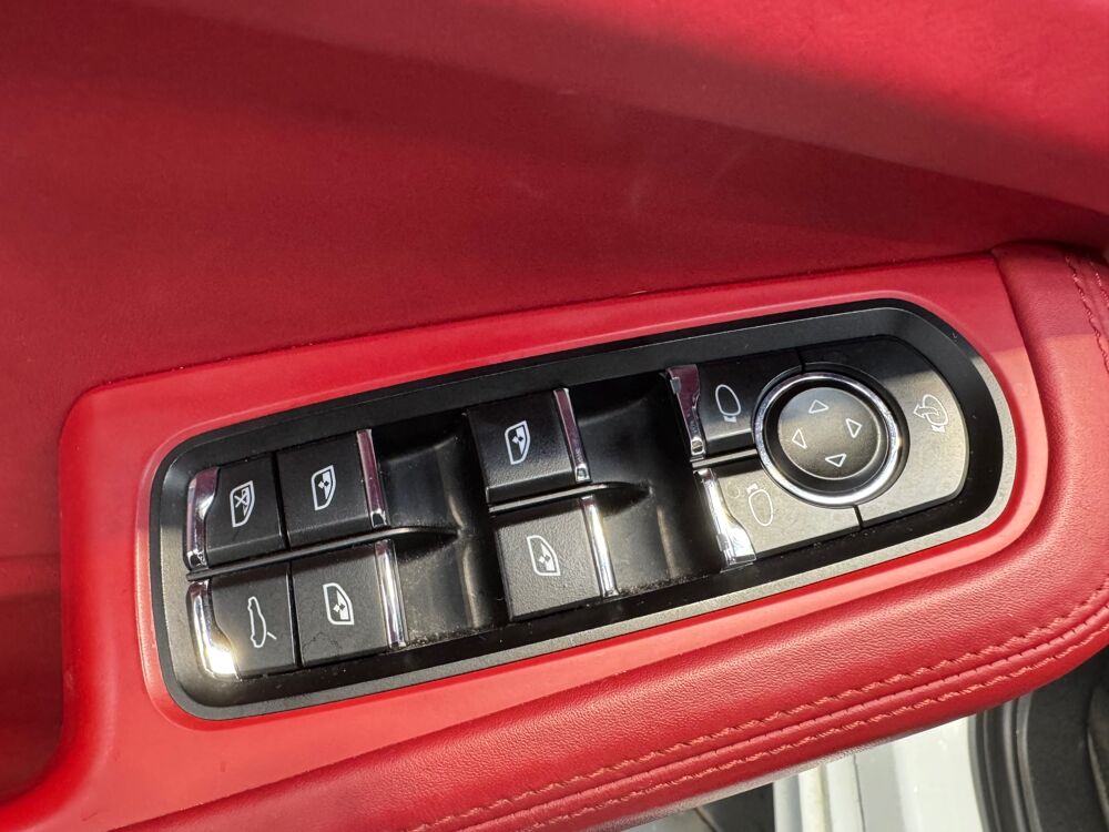 Macan Turbo 3.6 V6 400 ch PDK Cuir rouge Pack Carbone 2015 occasion 62230 Outreau