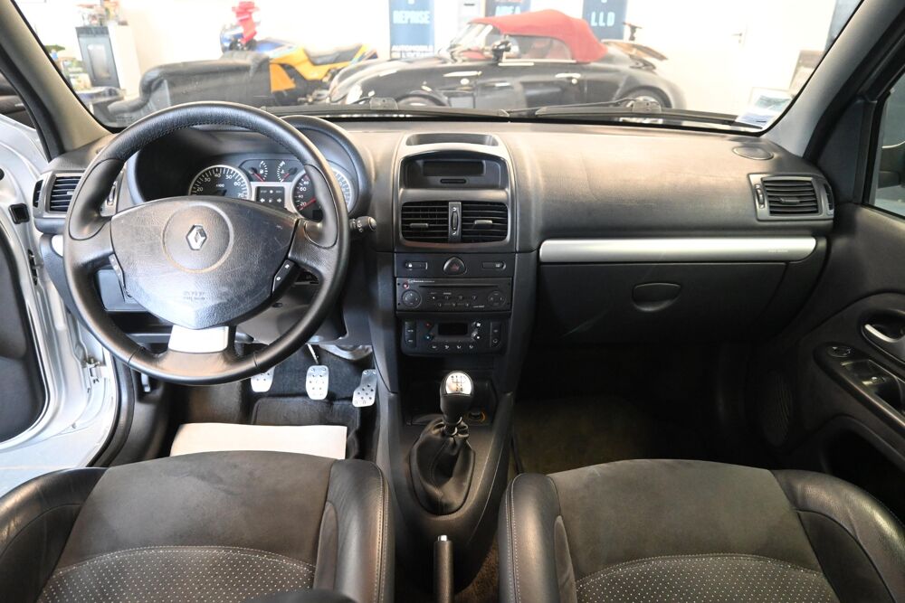 Clio 2.0i 16V Sport RS 2004 occasion 72650 Saint-Saturnin