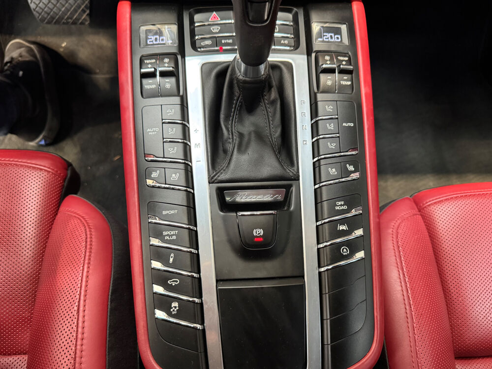 Macan Turbo 3.6 V6 400 ch PDK Cuir rouge Pack Carbone 2015 occasion 62230 Outreau