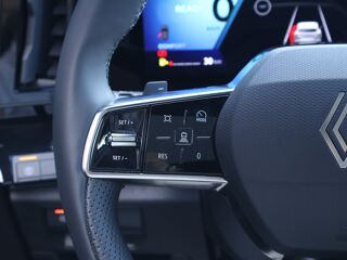 Espace full hybrid E-Tech 200 ch 7pl Iconic 2026 occasion 77680 Roissy-en-Brie