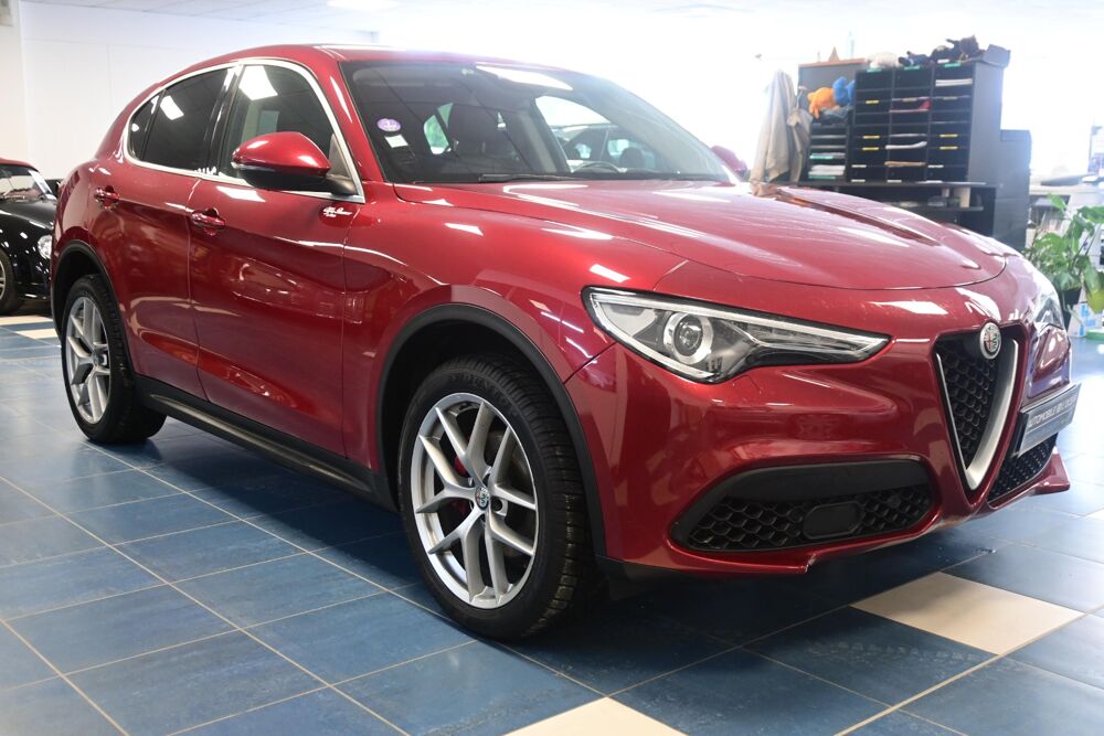 Stelvio 2.0T 280 ch Q4 AT8 First Edition / 1&egrave;re main / Suivi complet 2017 occasion 72650 Saint-Saturnin