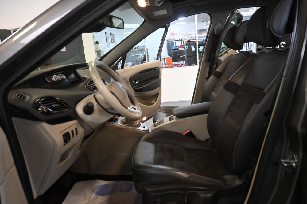 Grand Sc&eacute;nic III dCi 110 FAP eco2 Initiale EDC 7 pl 2014 occasion 72650 Saint-Saturnin