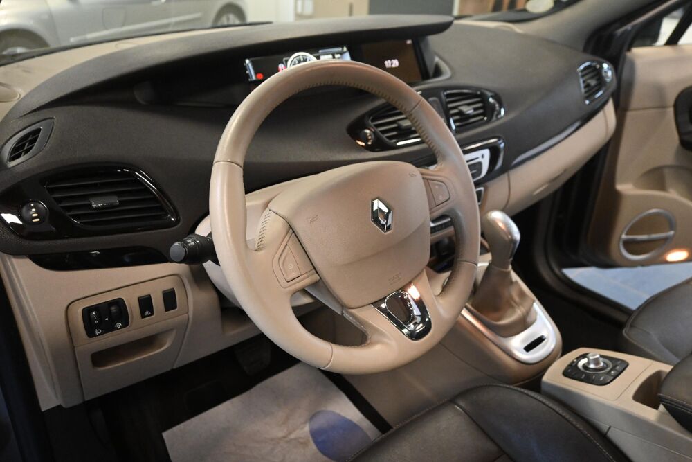 Grand Sc&eacute;nic III dCi 110 FAP eco2 Initiale EDC 7 pl 2014 occasion 72650 Saint-Saturnin