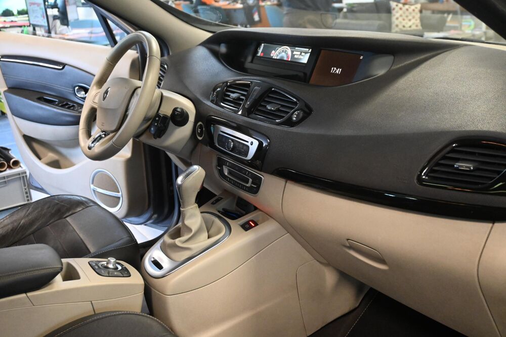 Grand Sc&eacute;nic III dCi 110 FAP eco2 Initiale EDC 7 pl 2014 occasion 72650 Saint-Saturnin
