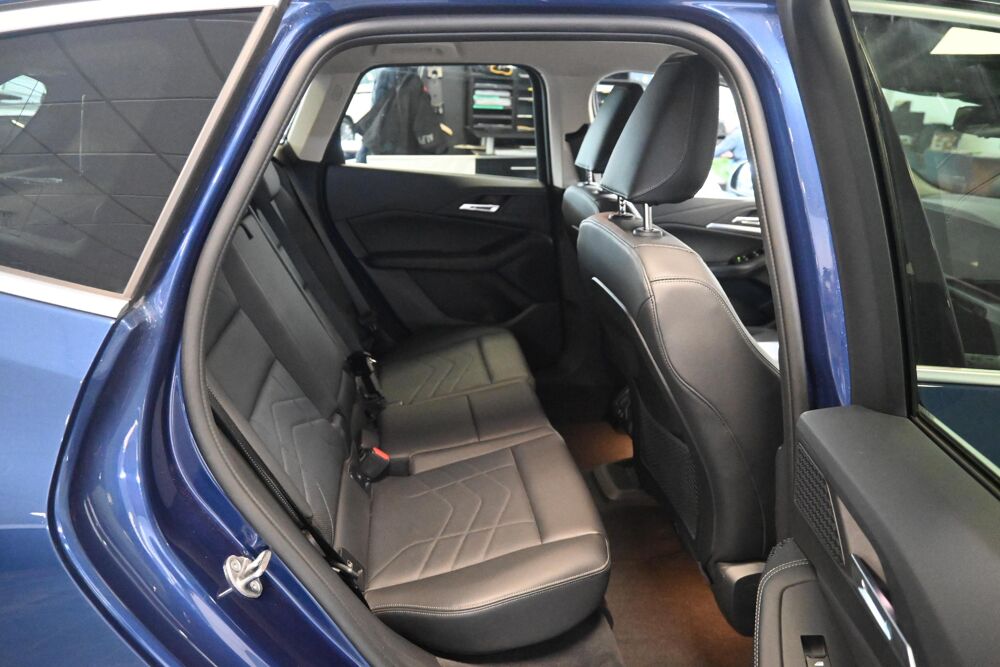 Serie 2 Active Tourer 218d 150 ch DKG7 Luxury / Suivi BMW / TVA RECU 2023 occasion 72650 Saint-Saturnin