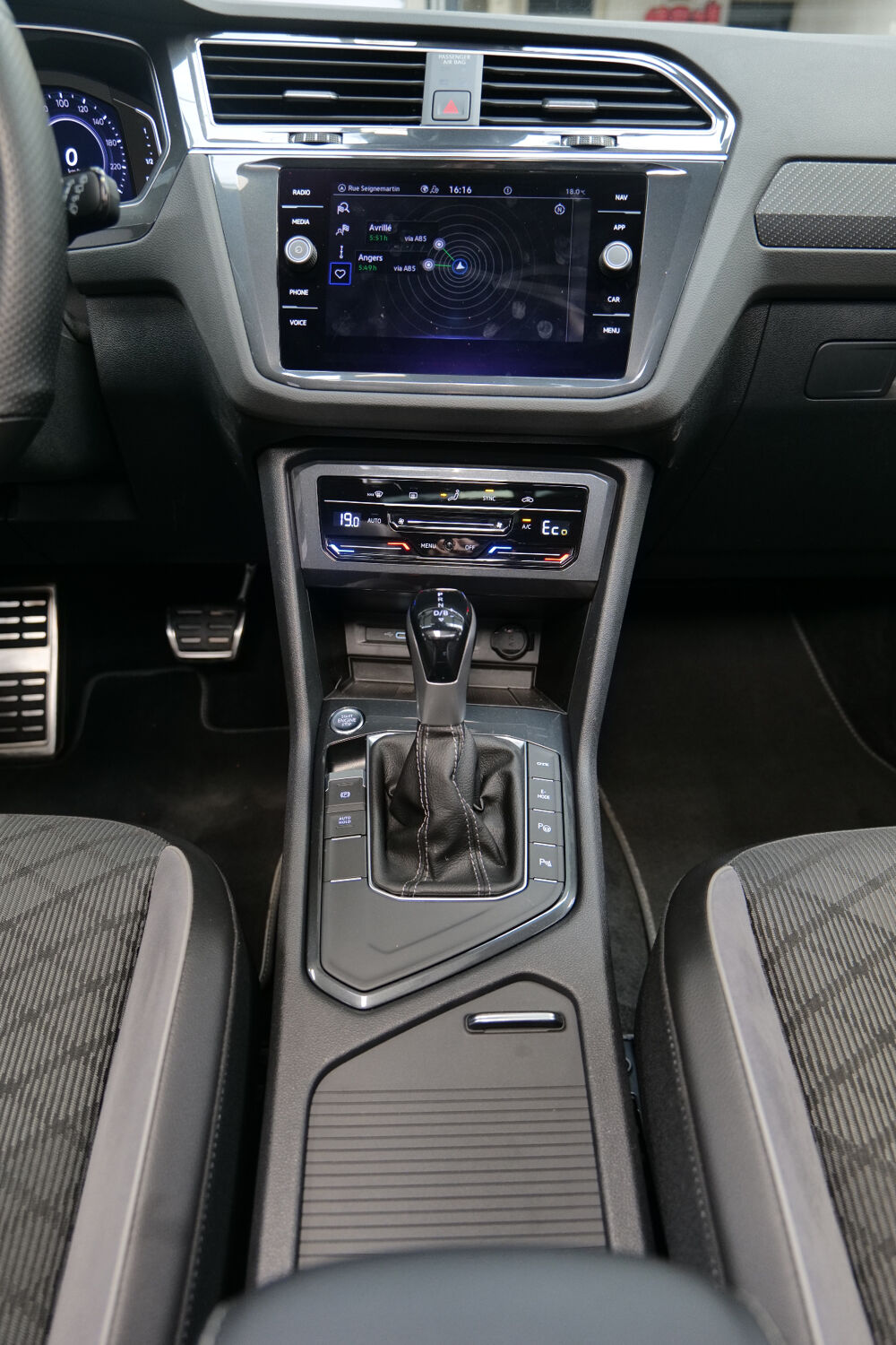 Tiguan eHybrid 245ch DSG6 R-Line 1&deg;MAIN FRANCAIS TVA RECUPERABLE L 2023 occasion 69008 LYON 8EME