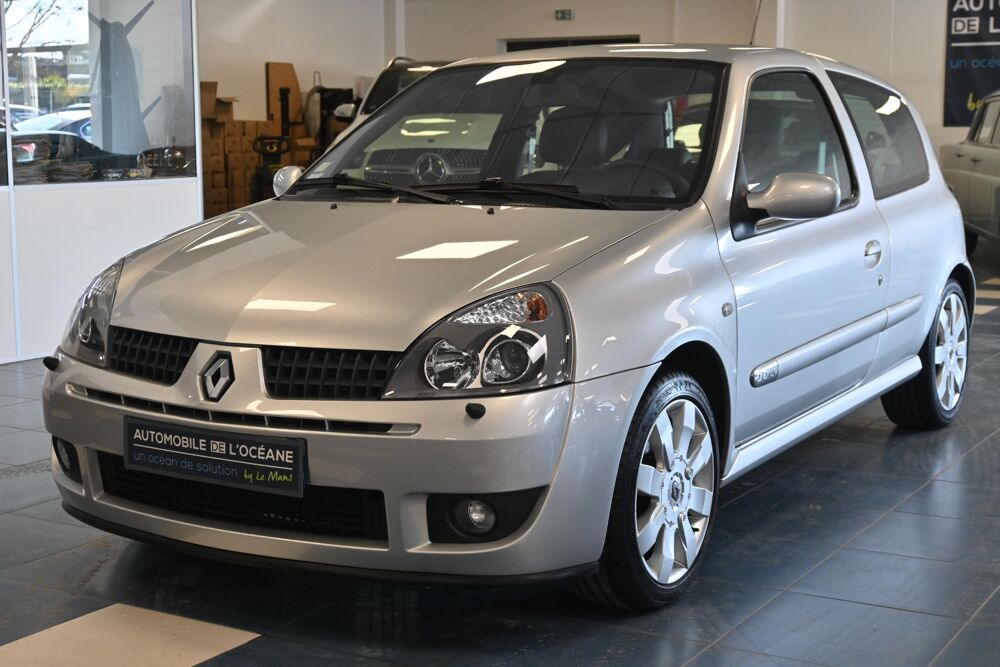 Clio 2.0i 16V Sport RS 2004 occasion 72650 Saint-Saturnin