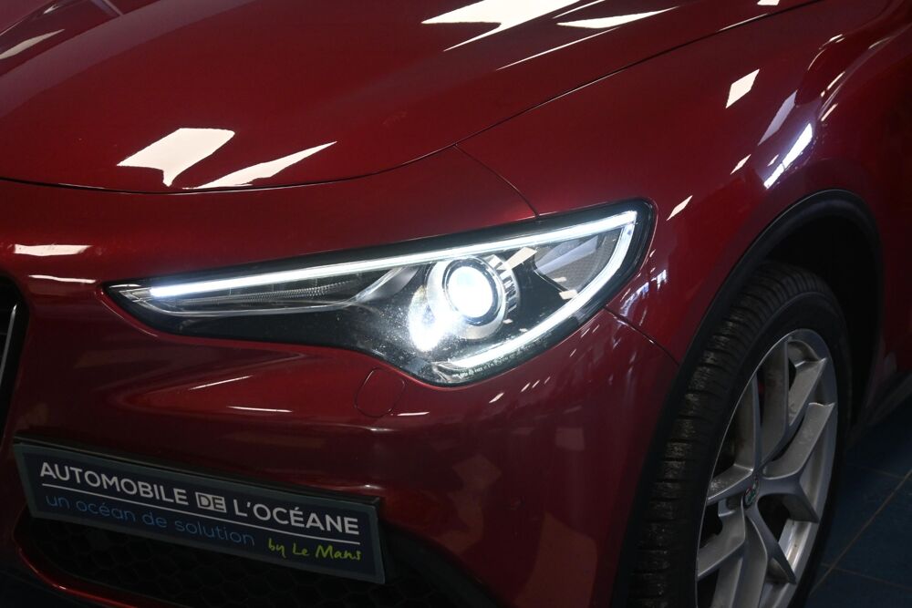 Stelvio 2.0T 280 ch Q4 AT8 First Edition / 1&egrave;re main / Suivi complet 2017 occasion 72650 Saint-Saturnin