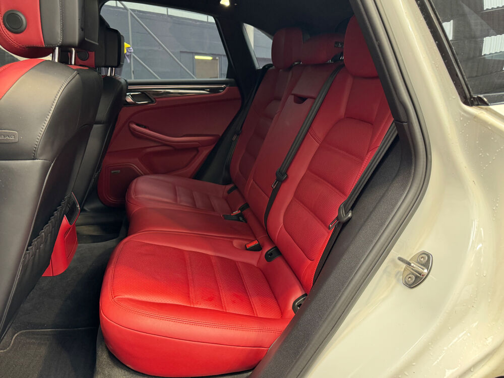 Macan Turbo 3.6 V6 400 ch PDK Cuir rouge Pack Carbone 2015 occasion 62230 Outreau