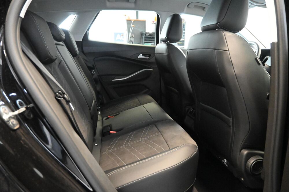 Grandland Hybrid 225 ch BVA8 Elegance Business 2023 occasion 72650 Saint-Saturnin