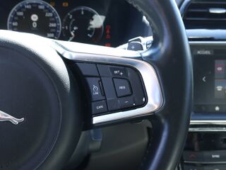 F-PACE 2.0 D - 180 ch 2WD BVA8 R-Sport 2018 occasion 77680 Roissy-en-Brie