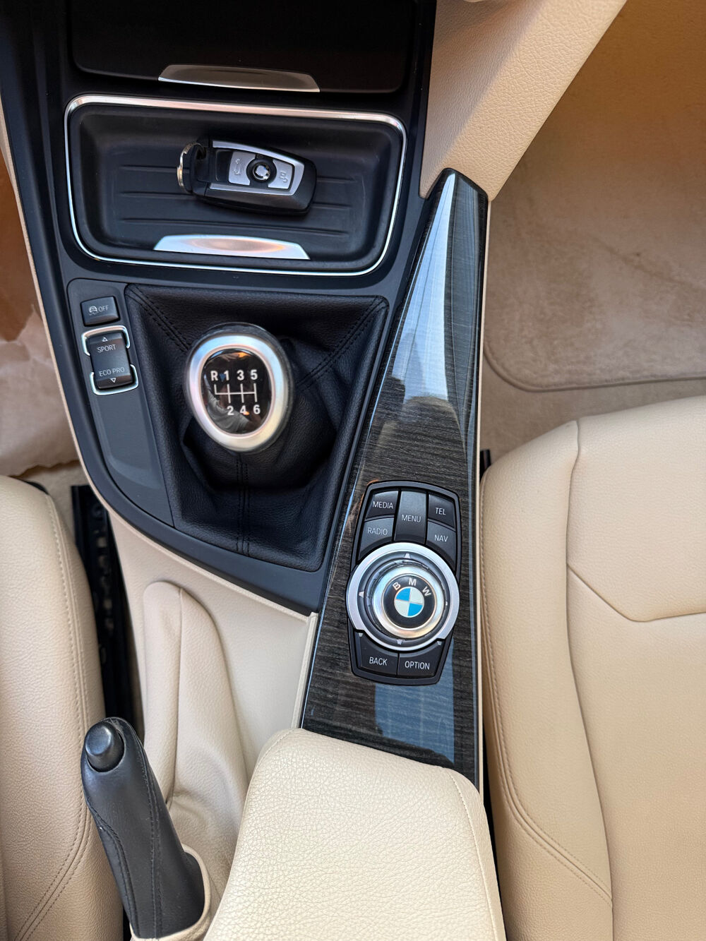 S&eacute;rie 3 318d xDrive 143 ch Luxury + Toit Ouvrant 2015 occasion 50300 MARCEY-LES-GREVES