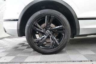 Tiguan eHybrid 245ch DSG6 R-Line 1&deg;MAIN FRANCAIS TVA RECUPERABLE L 2023 occasion 69008 LYON 8EME
