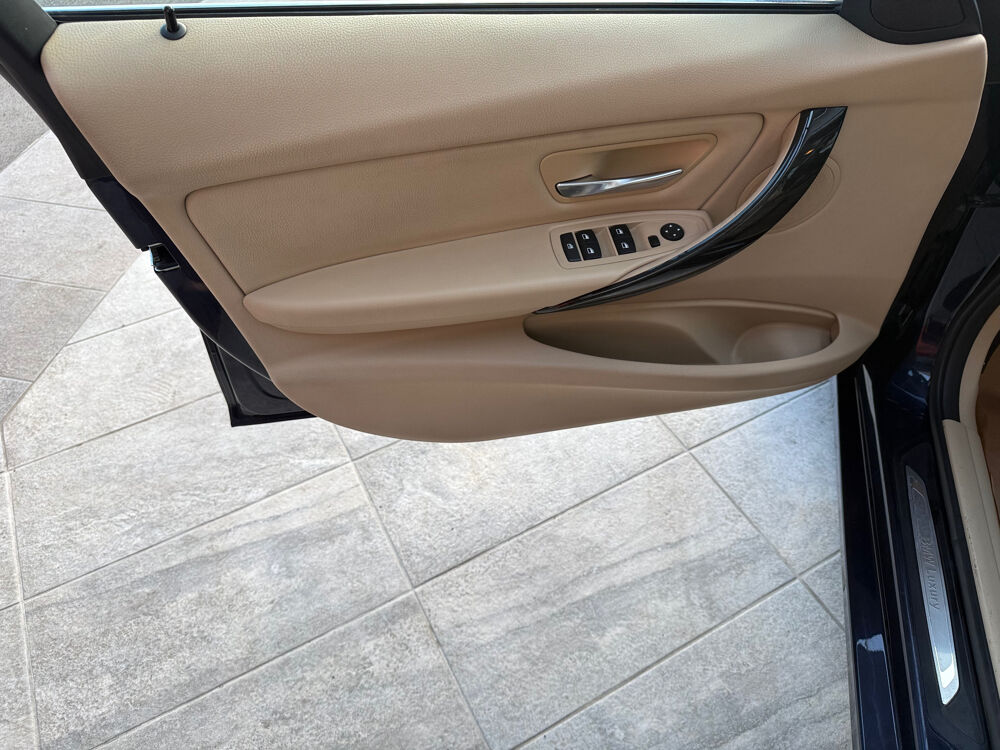 S&eacute;rie 3 318d xDrive 143 ch Luxury + Toit Ouvrant 2015 occasion 50300 MARCEY-LES-GREVES