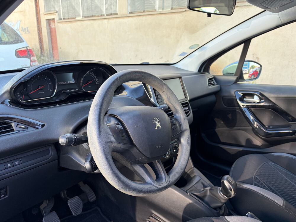 208 1.6 e-HDi 92ch FAP BVM5 BLUE LION Business 2014 occasion 34090 Montpellier