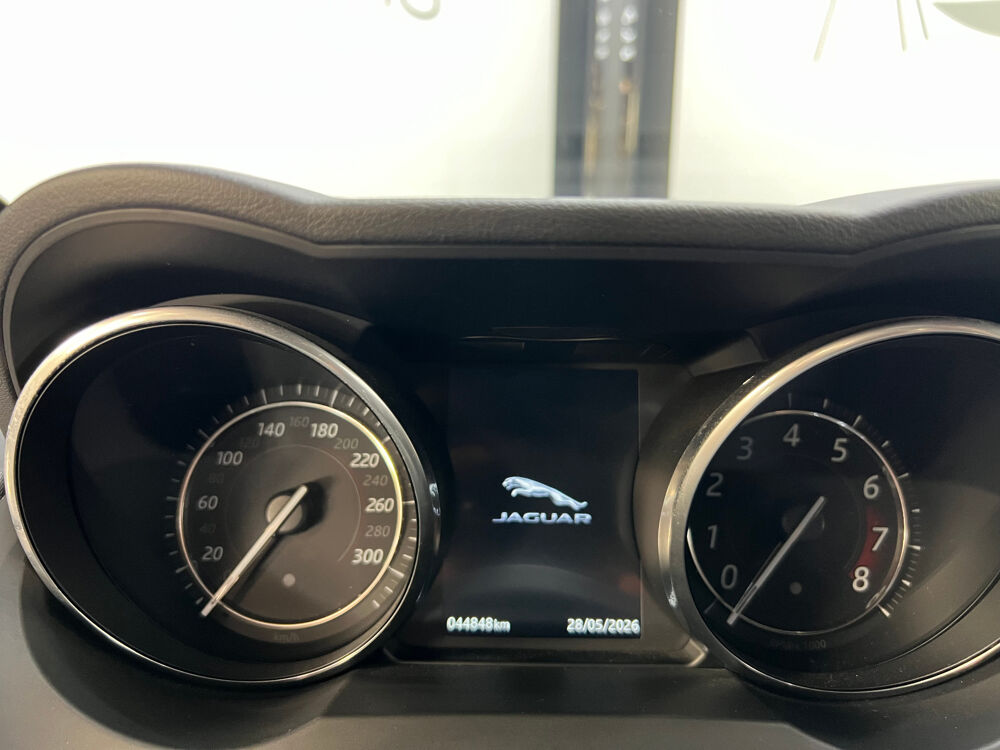 F-Type 2L Essence 300 ch BVA8 2017 occasion 27120 PACY-SUR-EURE