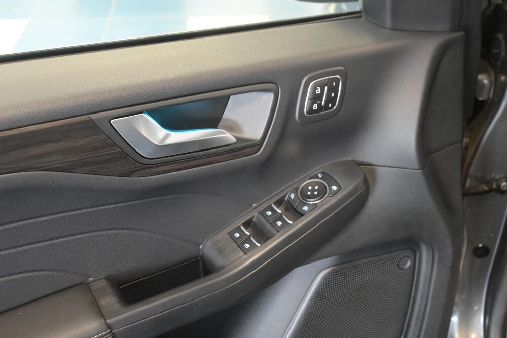 Kuga 2.5 Duratec 225 ch PHEV Powershift Vignale 2025 occasion 72650 Saint-Saturnin