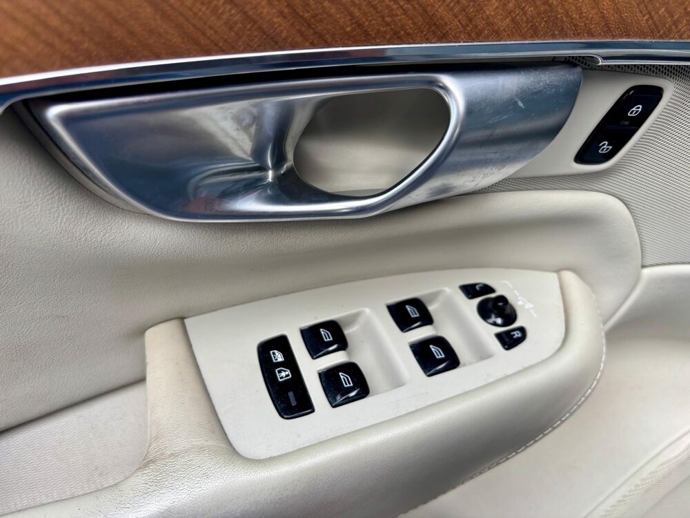 XC90 Recharge T8 AWD 303+87 ch Geartronic 8 7pl Inscription 2019 occasion 44880 Sautron
