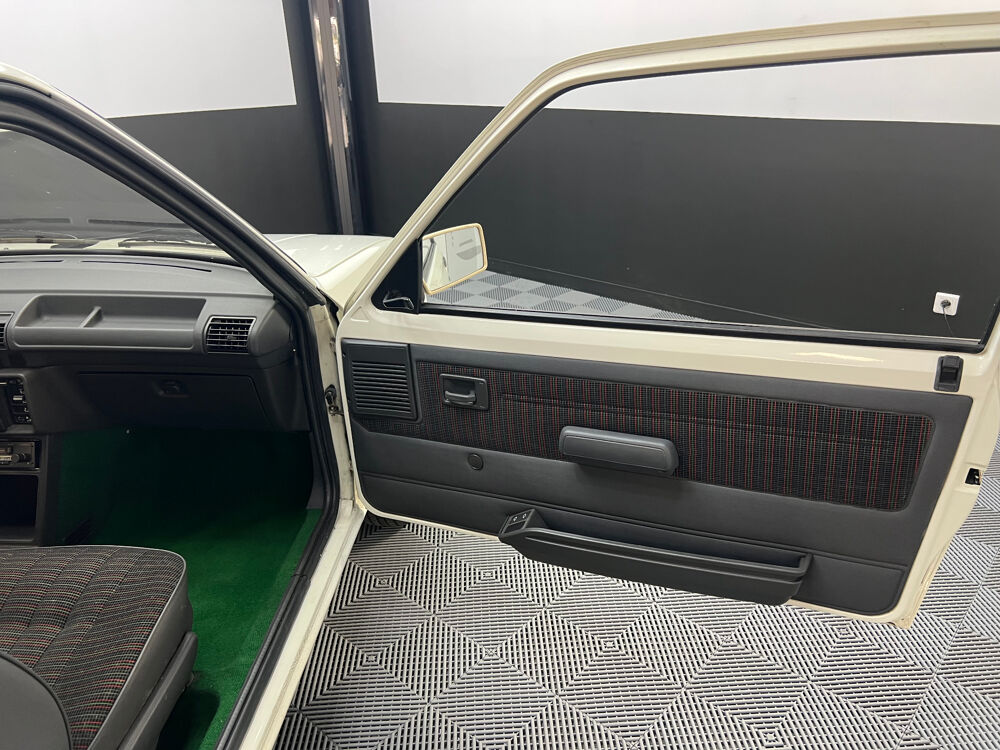 205 1.4 60 LACOSTE 1985 occasion 27120 PACY-SUR-EURE