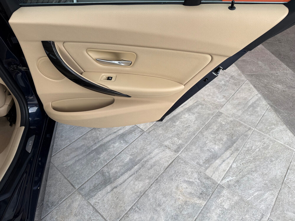 S&eacute;rie 3 318d xDrive 143 ch Luxury + Toit Ouvrant 2015 occasion 50300 MARCEY-LES-GREVES