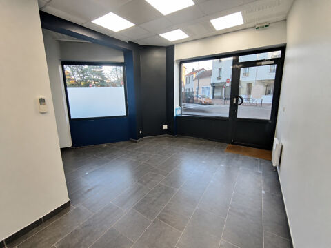 Opportunit&eacute; rare : Petit local commercial en angle de rue 900 94100 St maur des fosses