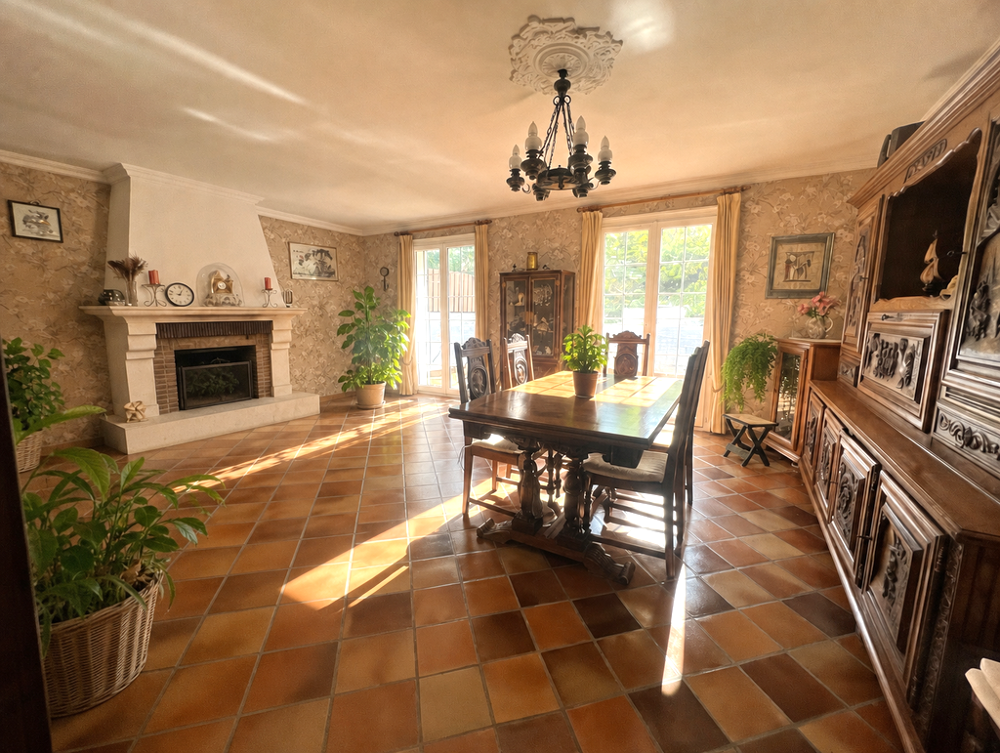 Maison familiale, 5 chambres, proche écoles, fort potentiel.