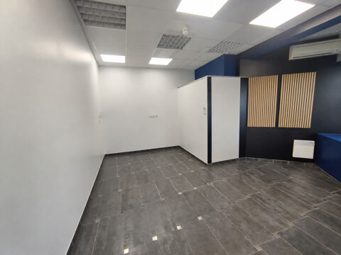   Opportunité rare : Petit local commercial en angle de rue 