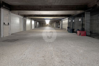  Parking / Garage à louer 