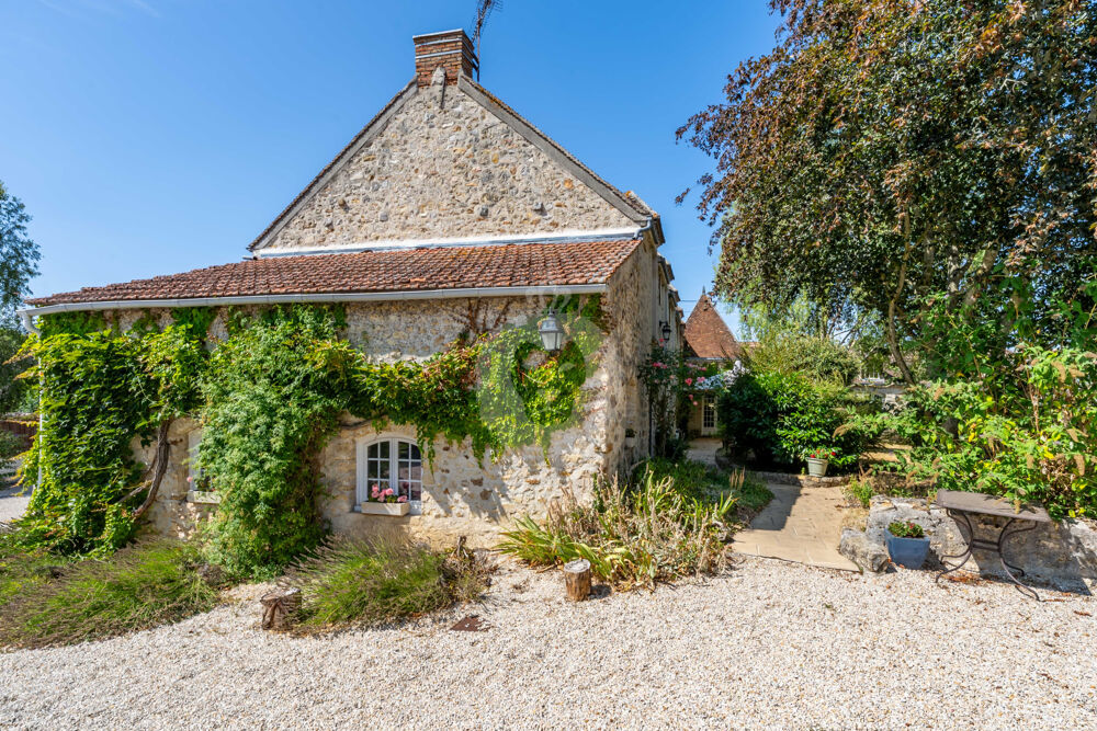 Vente Propriété/Château Ensemble immobilier de charme avec maison de 310 m2 et dépendances Vert st denis