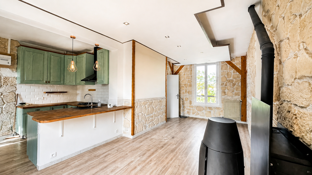 A LOUER - Appartement de 3 pièces avec jardin privatif et box de 25m2