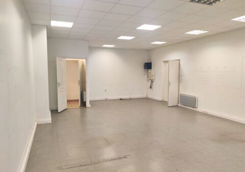   Local d'activité (Stockage + bureaux) à proximité de l'A86 