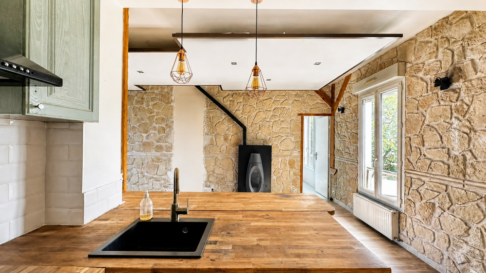 A LOUER - Appartement de 3 pièces avec jardin privatif et box de 25m2