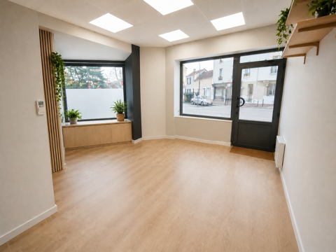   Opportunité rare : Petit local commercial en angle de rue 