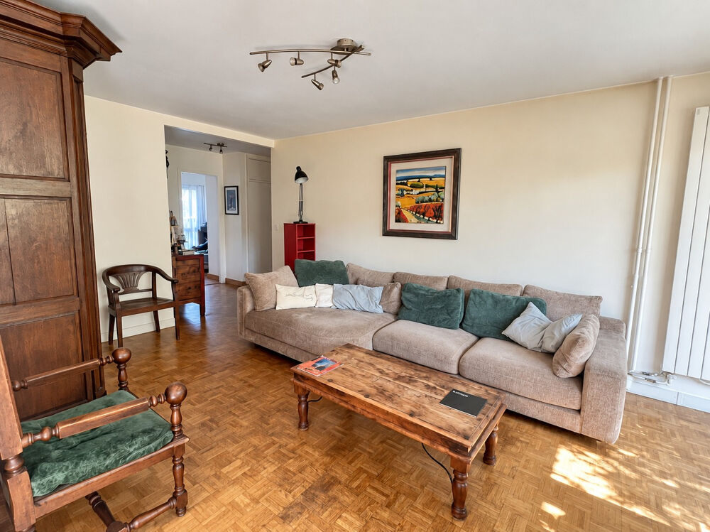 APPARTEMENT FAMILIAL 5 PIÈCES DE 97 M2 AVEC TERRASSE PRIVATIVE À MOINS DE 10 MINUTES À PIED DU RER A