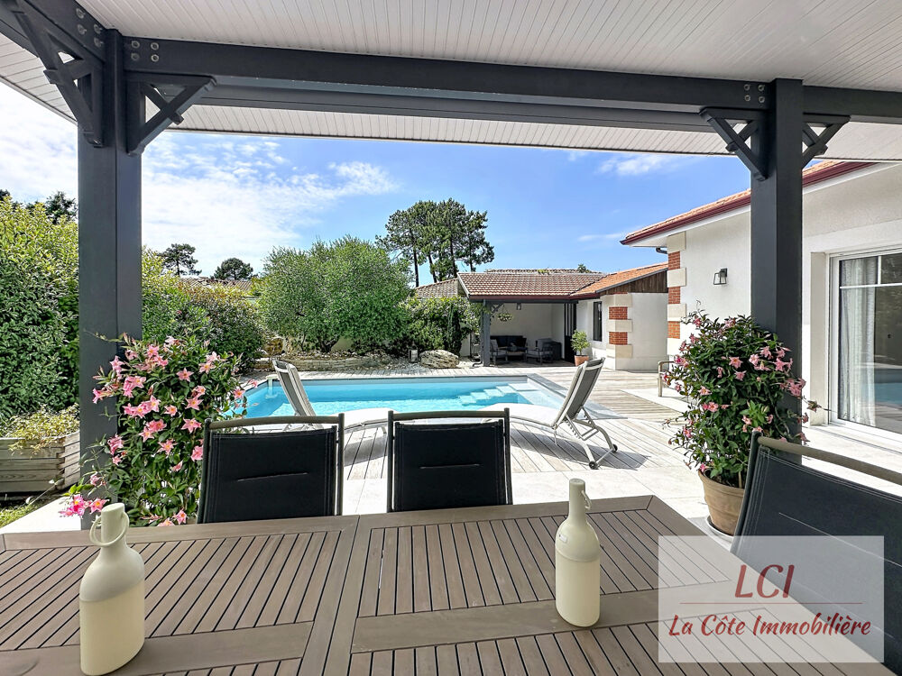 Vente Maison GUJAN Calme et proche commerces, Belles prestations pour cette maison contemporaine de plain pied 3 chambres + garage. Gujan mestras
