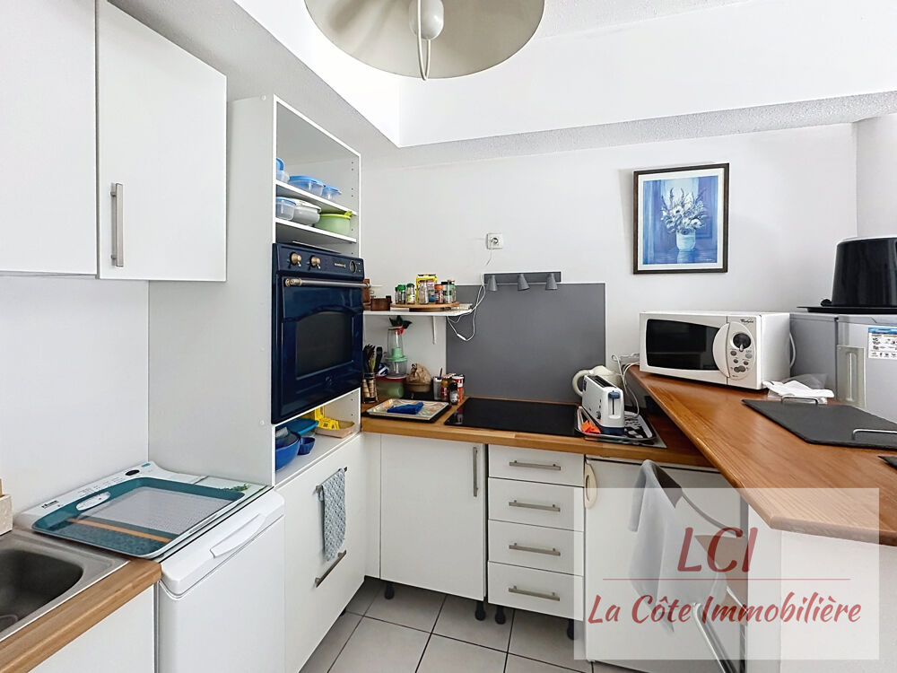 Gujan proche tous commerces. Appartement T2 avec terrasse de 12m2.