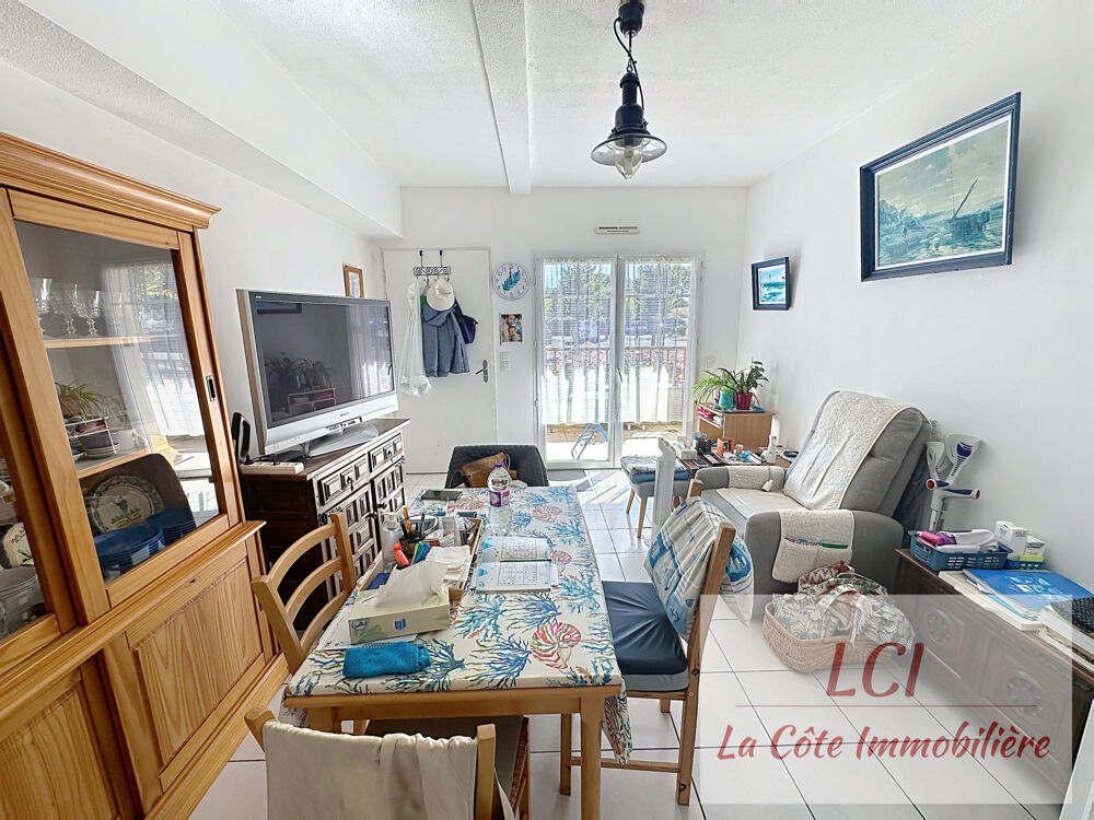 Gujan proche tous commerces. Appartement T2 avec terrasse de 12m2.