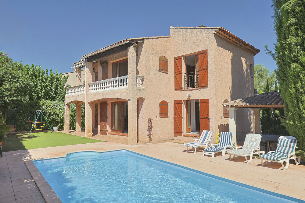 Vente Maison Hyeres proche commodités villa 260m2 avec piscine au calme Hyères