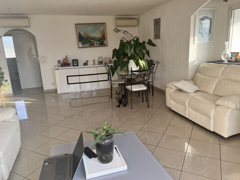   Local professionnel de 450m2 avec appartement de 150 m2 en très bon état sur 920m2 de terrain 